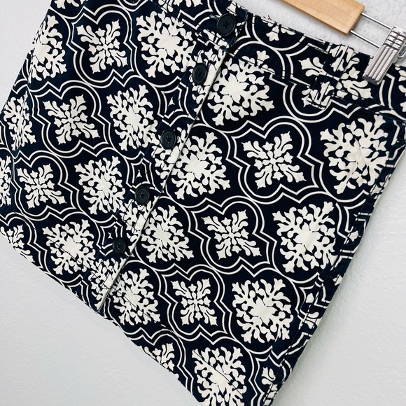 J Crew Fun Floral Blue Print Front Button Mini Skirt - Picture 2 of 4